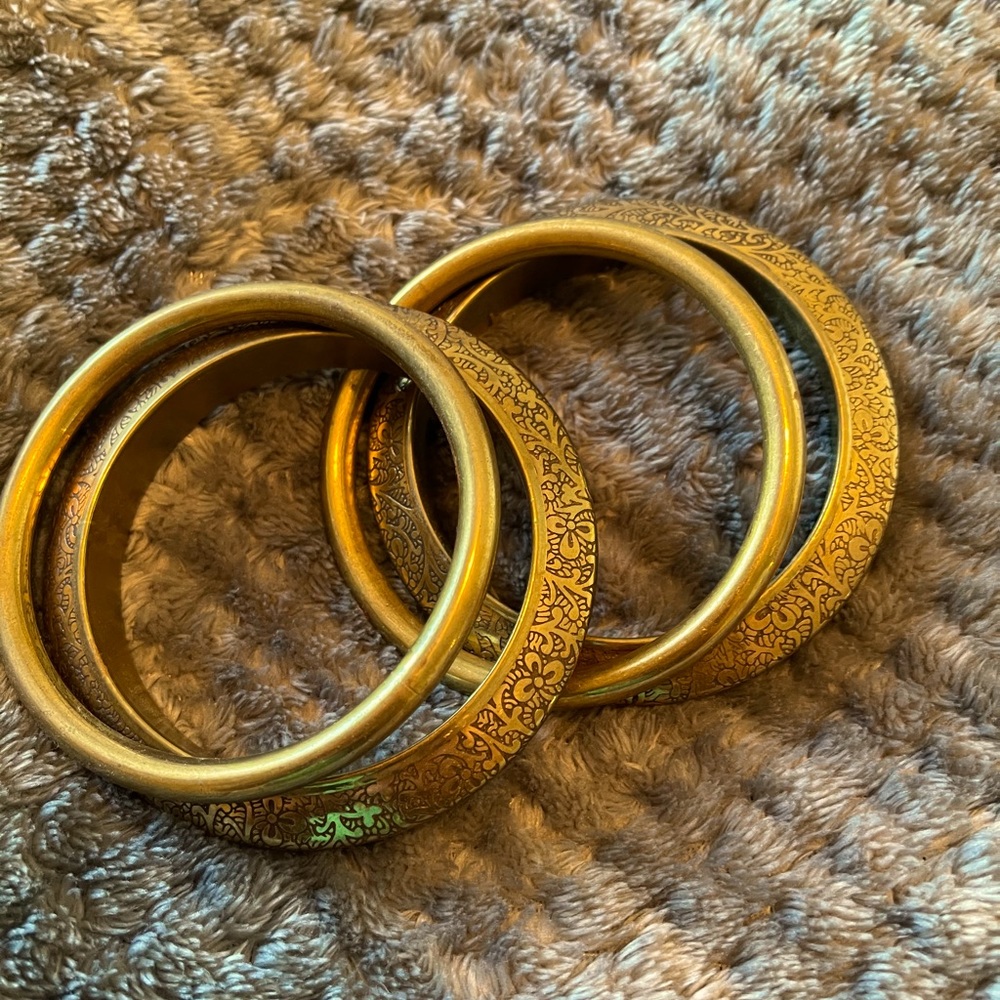 Gold bracelet set (4)
